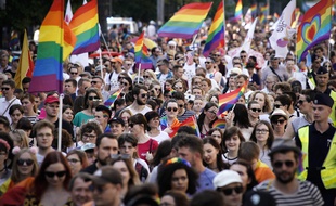 Selon les organisateurs, environ 80.000 personnes ont participé à la Parade pour l'Egalité le 8 juin à Varsovie, en Pologne.