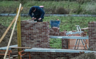 Le marché des terrains constructibles se stabilise "à un niveau bas" en 2015, selon le Syndicat national des professionnels de l'aménagement et du lotissement