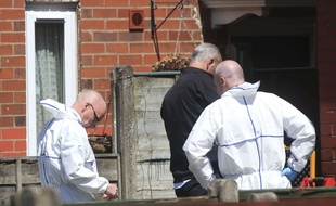 Une perquisition a eu lieu au domicile de l'auteur présumé de l'attentat-suicide de Manchester, Salman Abedi, à Fallowfield, le 23 mai 2017.