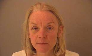 Photo transmise par la police de Gurnee de Carolee Bildsten, accusée d'avoir agressé un policier avec un sextoy en novembre 2010.