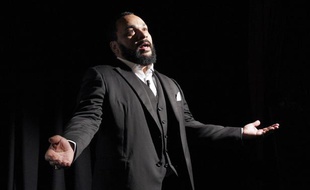 Dieudonné, le 15 janvier 2012, à la première de son film «L'Antisémite», au théâtre de la Main d'Or, à Paris.