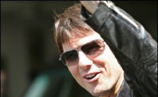 Tom Cruise, qui épouse ce week-end en Italie sa compagne Katie Holmes, est considéré comme l'acteur le plus influent et le mieux payé d'Hollywood, mais son comportement controversé lui a valu dernièrement plusieurs retours de bâton.