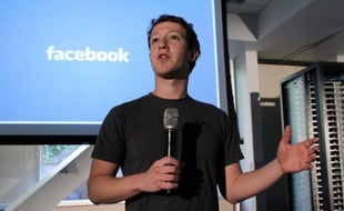 Mark Zuckerberg présente l'initiative de Facebook, Open Compute, le 7 avril 2011.