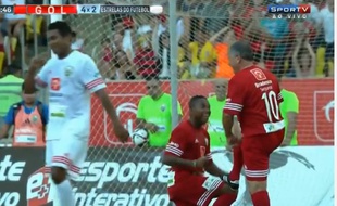 A 61 ans, Zico a encore de beaux restes et a inscrit un but lors d'un match exhibition au Maracana, à Rio, le 27 décembre 2014.