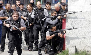 La police brésilienne a entamé une opération militaire jeudi 25 novembre 2010 conttre les trafiquants de drogues à Rio.