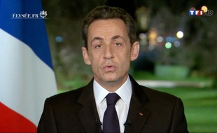 La TVA sociale revient en force dans la campagne présidentielle, portée par les voeux de Nicolas Sarkozy et l'UMP qui l'a érigée en arme anti-délocalisation, tandis que le PS y verrait au contraire "une faute économique et sociale".
