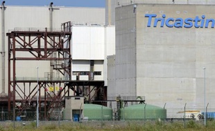 Le tribunal correctionnel de Narbonne (Aude) a reconnu jeudi une militante antinucléaire coupable d'avoir bloqué un transport de tétrafluorure d'uranium destiné au site nucléaire du Tricastin (Drôme), mais l'a dispensée de peine.