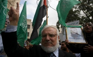 Un député du mouvement islamiste palestinien Hamas a été arrêté par l'armée israélienne dans la nuit de jeudi à vendredi en Cisjordanie, quelques heures après le président du Parlement, a-t-on appris vendredi de sources concordantes.