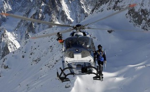 La préfecture des Hautes-Alpes a annoncé mardi l'arrêt du "dispositif dédié" aux recherches des trois alpinistes italiens disparus dans le massif des Écrins depuis près de dix jours.