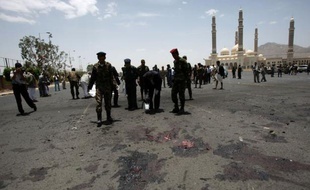 Le Yémen s'est déclaré mardi déterminé à éradiquer Al-Qaïda, au lendemain d'un attentat suicide du réseau à Sanaa qui a tué près de 100 soldats et de l'arrestation de deux kamikazes.