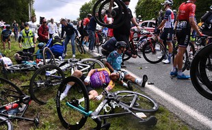 Après la chute lors de l'étape de Landerneau, samedi.
