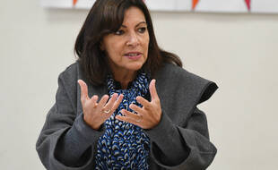 Anne Hidalgo en visite au centre social de Chasse-sur-Rhône, le 8 octobre 2021.