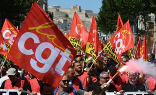 Des drapeaux de la CGT lors de la manifestation contre la loi travail le 14 juin 2016 à Paris