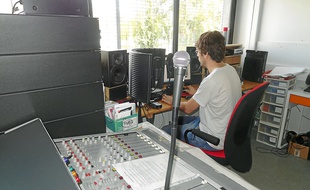 Le studio de Radio Campus (90.8) est situé au 1er étage du bâtiment EVE.