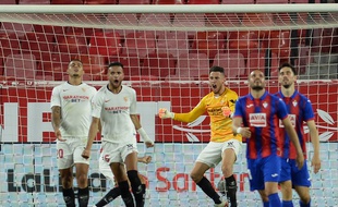 Lucas Ocampos a terminé la rencontre entre Séville et Eibar au poste de gardien de but, le 6 juillet 2020.