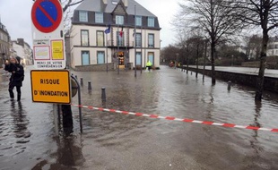 Onze départements de la façade Ouest étaient toujours en vigilance orange en raison de risques de submersion liées notamment aux forts coefficients de marées, selon le bulletin de Météo France à 06h00.