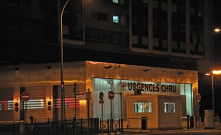 L'entrée du service des urgences du CHU de Lille le 15 juin 2011.