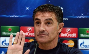 L'entraîneur Michel, alors coach de l'Olympiakos, lors d'une conférence de presse en 2014