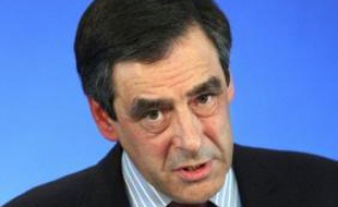 François Fillon a annoncé lundi un décret immédiat pour encadrer les rémunérations des dirigeants dans les entreprises aidées par l'Etat, après le scandale du parachute doré attribué à l'ex-PDG de Valeo ou des stocks-options à la Société Générale, finalement pas versées.