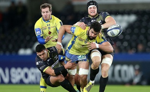 Le Clermontois Viktor Kolelishvili face aux Ospreys, le 15 janvier 2016.