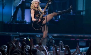 Madonna lors du premier concert de sa tournée «Sticky and Sweet» à Cardiff, Grande-Bretagne, le 23 août 2008.