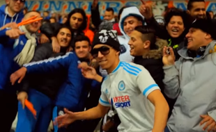 Le rappeur Sysa dans le virage sud du Stade Vélodrome