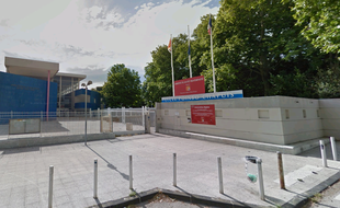 Le lycée Poinso-Chapuis est situé dans le 8ème arrondissement.