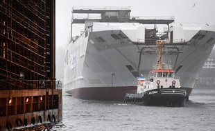 Malgré la mise à l'eau de sa coque en décembre 2018, le "Honfleur" ne transportera jamais de passagers.