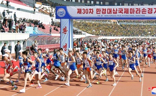 Le départ du marathon de Pyongyang, dimanche 7 avril 2019 en Corée du Nord.