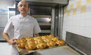 Le boulanger niçois Frédéric Roy a reçu des équipes de campagne dans son arrière-boutique.