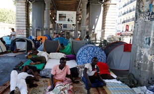 Le camp de migrants sous la station de métro Jaurès, à Paris, le 19 juillet 2016.