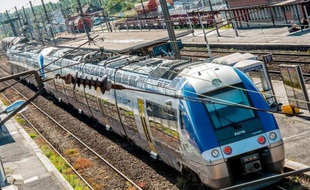 Un train express régional (TER) le 22 mai 2014 à la gare d'Hazebrouck (Nord)