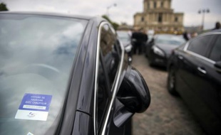 Illustration de VTC, voiture de tourisme avec chauffeur.