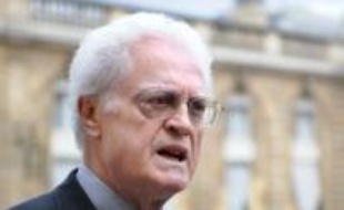L'ex-Premier ministre socialiste Lionel Jospin a évoqué vendredi à l'Elysée avec Nicolas Sarkozy la présidence française de l'Union européenne (UE), qui débute le 1er juillet, en insistant auprès de lui sur l'Europe sociale et le traitement de la crise financière.