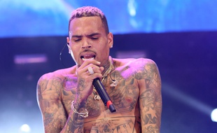 Le chanteur Chris Brown lors du festival Summerjam 17