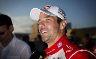 Le Français Sébastien Loeb (Citroën) s'est lancé dimanche matin dans une formidable remontée au rallye de Grande-Bretagne, et a remporté deux des trois spéciales de la matinée pour s'emparer de la 2e place du général à quelques heures de l'arrivée à Cardiff.