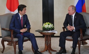 Shinzo Abe et Vladimir Poutine à Singapour, le 14 novembre 2018.