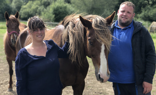 A la tête de l'association Trotteur For Ever, Noémie et Mathieu ont déjà permis à plus de 200 chevaux d'échapper à l'abattoir.