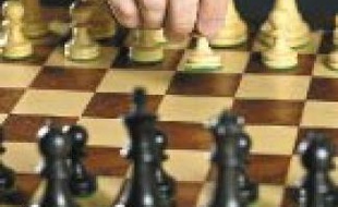 Les sportifs amateurs s'entraînent tous les jours aux échecs.