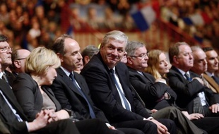 Le ministre de la Fonction publique, François Sauvadet, ténor du Nouveau centre et soutien du président-candidat Nicolas Sarkozy, a indiqué mercredi qu'il entendait "travailler au rassemblement des centres" après la présidentielle.