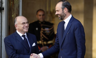 Passation de pouvoirs entre Bernard Cazeneuve et Edouard Philippe. Matignon, le 15 mai 2017