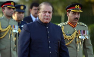 Les principaux partis politiques pakistanais se sont prononcés lundi pour des pourparlers de paix avec les rebelles islamistes talibans, qui ont en retour salué cette ouverture.