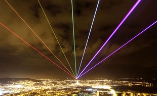 Global Rainbow, une oeuvre de l'artiste Yvette Mattern, en 2012, en Irlande du Nord.