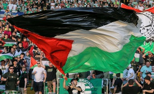 Les supporter de la Green Brigade pendant le match entre le celtic et l'Hapoel Beer-Sheva