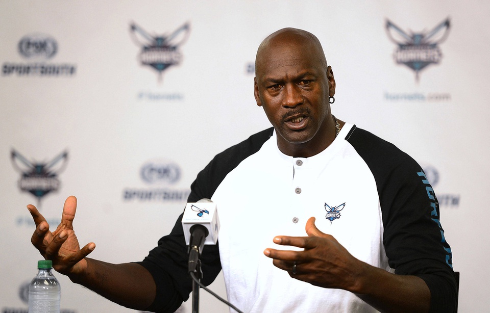 Est Ce Que Michael Jordan Est Mort Mort de George Floyd: Michael Jordan fait un don de 100 millions de