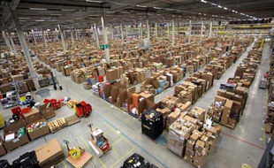 L'entrepôt d'Amazon de Swansea, au Royaume-Uni, est grand comme 10 terrains de foot.