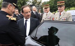 Le Premier ministre, Jean-Marc Ayrault, a remis lundi matin la démission de son gouvernement au président François Hollande, au lendemain du second tour des législatives à l'issue duquel la gauche dispose de tous les pouvoirs pour s'attaquer au redressement du pays.
