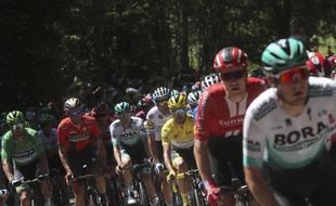 Le peloton est dans les Vosges