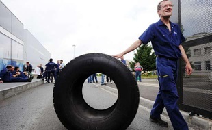 Des salariés de l'usine Michelin de Joué-Lès-Tours, le 10 juin 2013.
