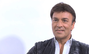 Interview de Tony Carreira, chanteur portugais (capture d'écran)